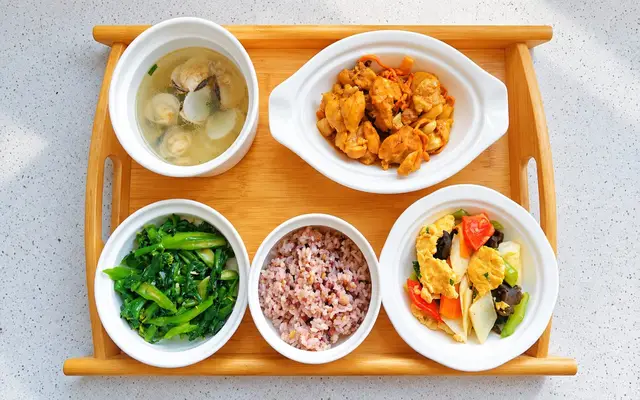 Chicken with cordyceps flowers, clam soup, mixed-grain rice, leafy greens and vegetables